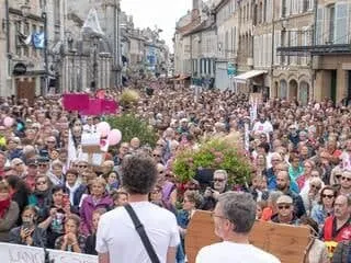 Langres Council Moves to Hospital to Protest Surgery Closure