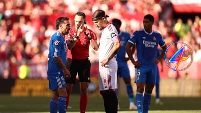 Capitán del Sevilla Nemanja Gudelj celebra la supervivencia tras la derrota ante Madrid