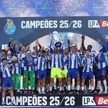 Museo del FC Porto recibe el trofeo de campeón nacional y el anillo de Farioli